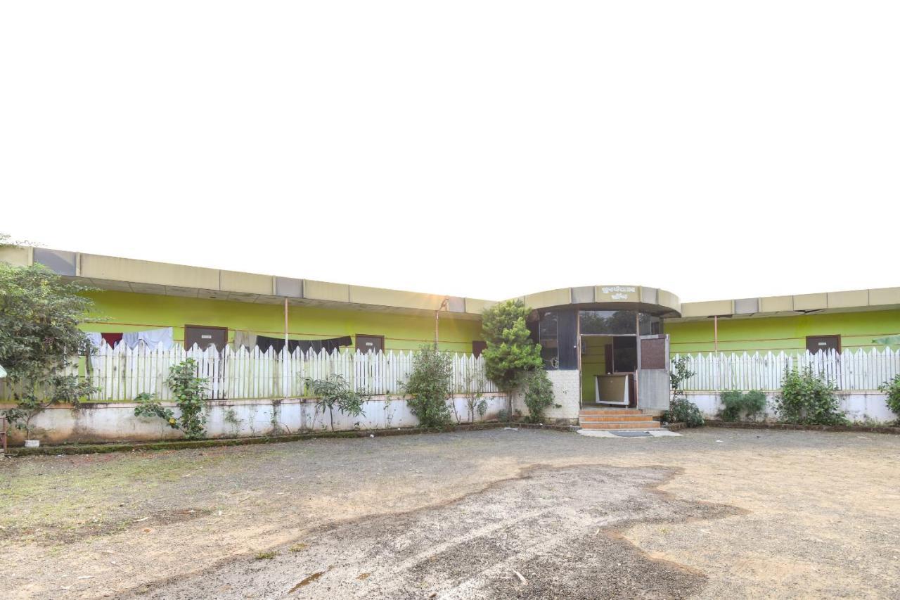 Spot On 65135 Hotel Suvarna Samrat Lodge Khamshet Exterior foto